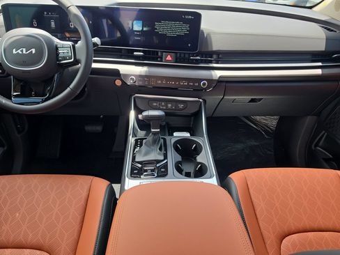 New 2026 Kia Carnival EX FWD image 15