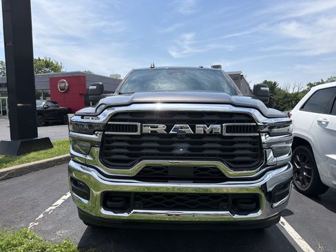 Used 2026 RAM 2500 Big Horn AWD/4WD image 2
