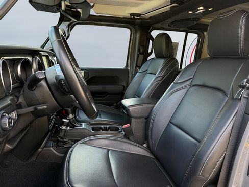 Used 2021 Jeep Gladiator Overland image 19