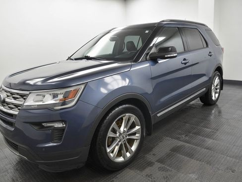 Used 2018 Ford Explorer XLT w/ Equipment Group 202A image 3