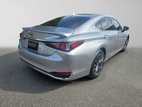 Certified 2024 Lexus ES 300h Ultra Luxury w/ Accessory Package (Z2) FWD image 3