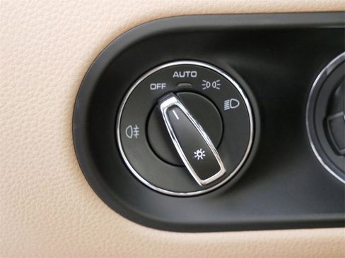 Used 2022 Porsche Macan image 16