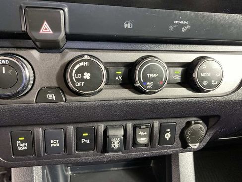 Used 2019 Toyota Tacoma TRD Sport w/ Technology Package AWD/4WD image 22