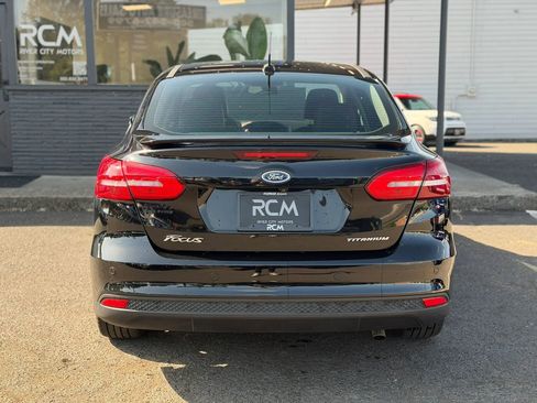 Used 2017 Ford Focus Titanium w/ Titanium Technology Package FWD image 6