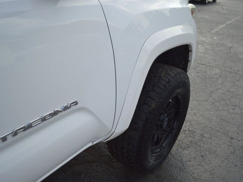 Used 2016 Toyota Tacoma TRD Sport w/ Towing Package RWD image 11