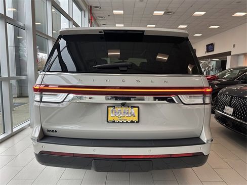 Certified 2022 Lincoln Navigator Reserve image 6