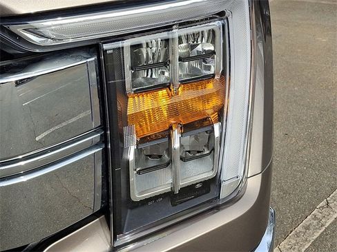 Used 2022 Ford F150 Lariat w/ Tow Technology Package image 9