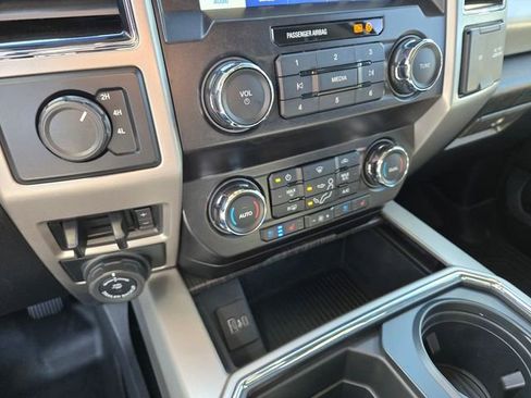 Used 2020 Ford F250 Lariat w/ Chrome Package image 19