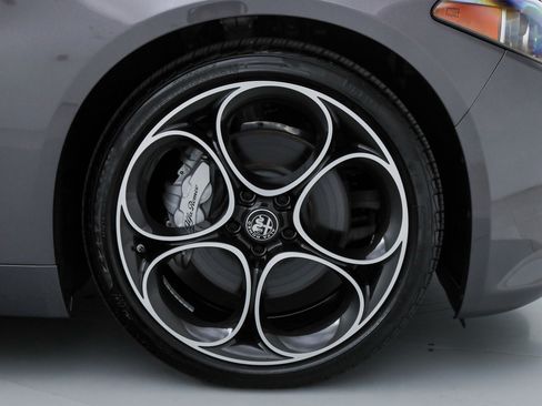 New 2025 Alfa Romeo Giulia w/ Driving Assist Package RWD image 20