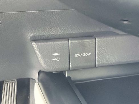 Used 2018 Toyota Camry SE w/ Convenience Package FWD image 31