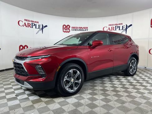 Used 2025 Chevrolet Blazer LT AWD/4WD image 3