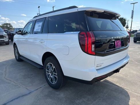 New 2025 Ford Expedition Active image 5