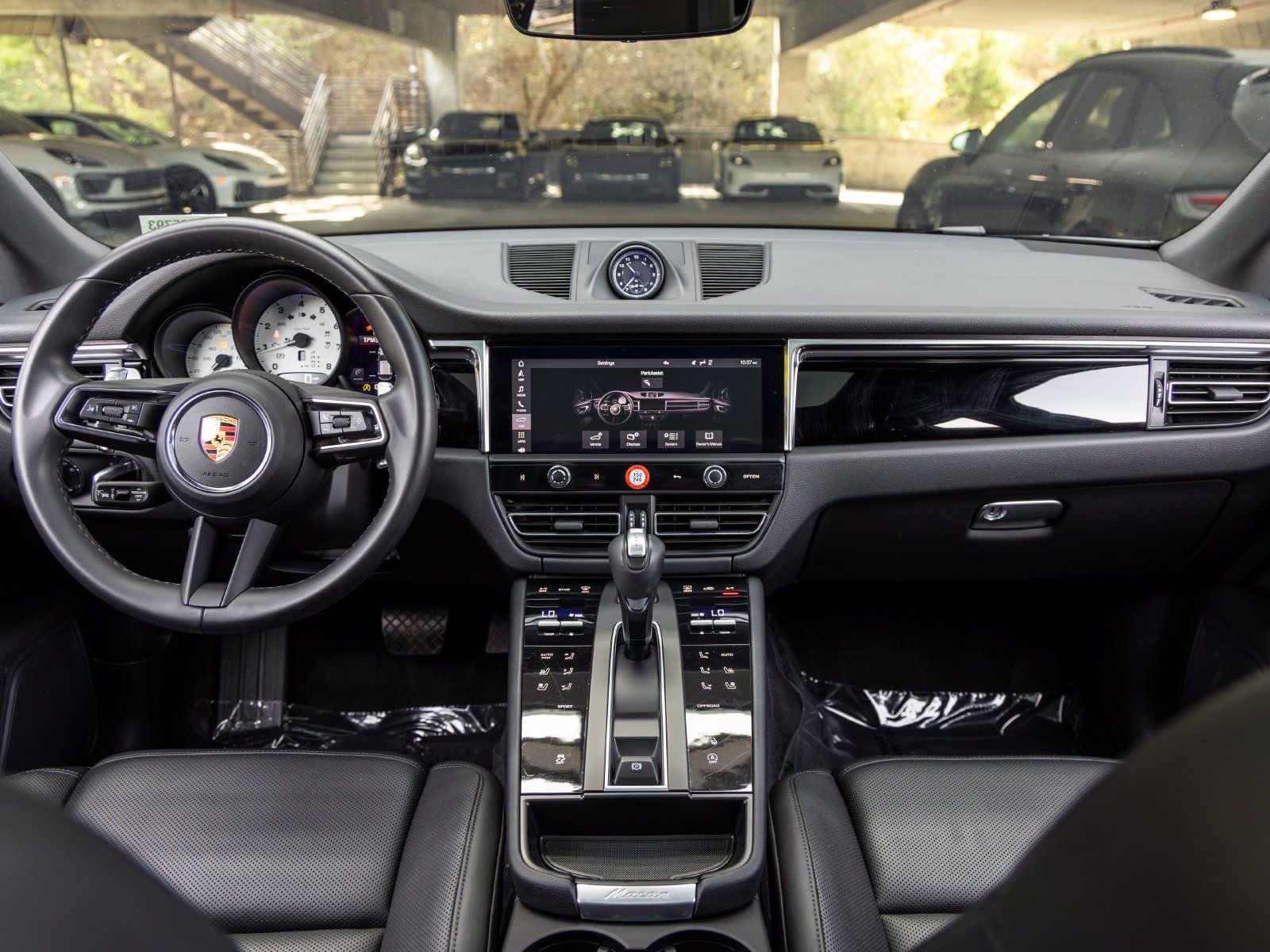 Used 2023 Porsche Macan AWD/4WD image 33