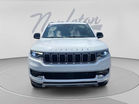 Used 2024 Jeep Wagoneer Series II w/ Flexible Seating Group RWD image 3
