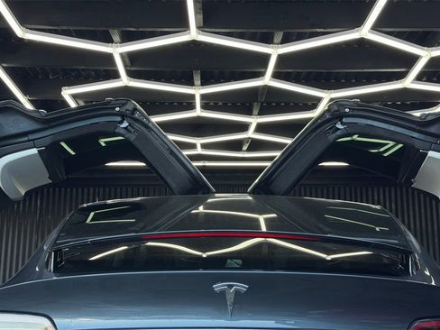 Used 2017 Tesla Model X 75D image 16