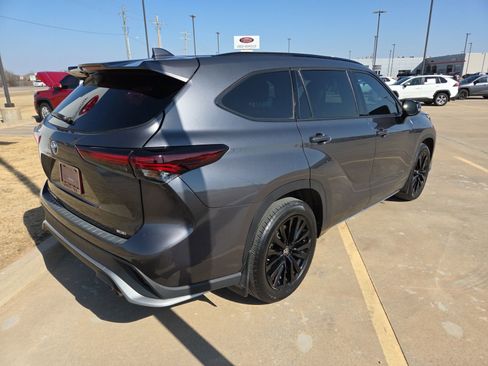 Used 2024 Toyota Highlander XSE image 5