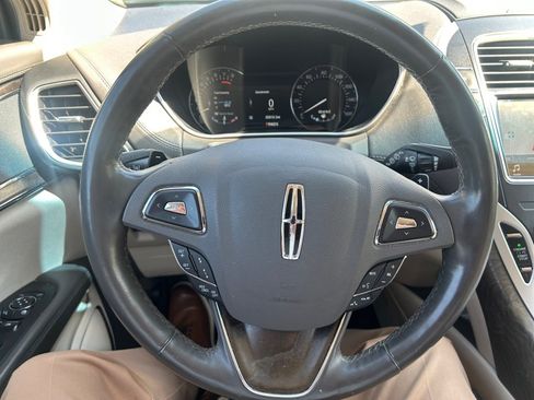 Used 2017 Lincoln MKX Reserve w/ Driver Assistance Package FWD image 10