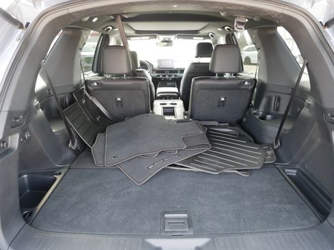 Certified 2025 Honda Pilot Black Edition image 18