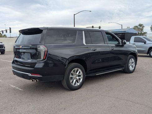 Certified 2025 Chevrolet Suburban Premier image 5