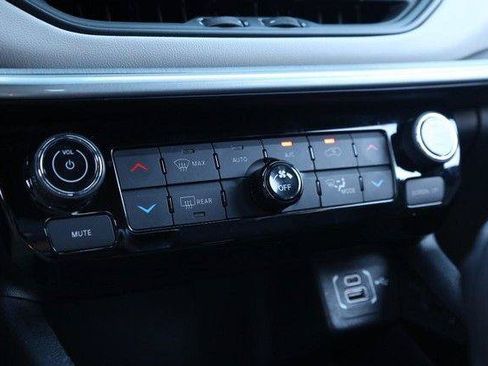 Used 2025 Jeep Compass Limited AWD/4WD image 13