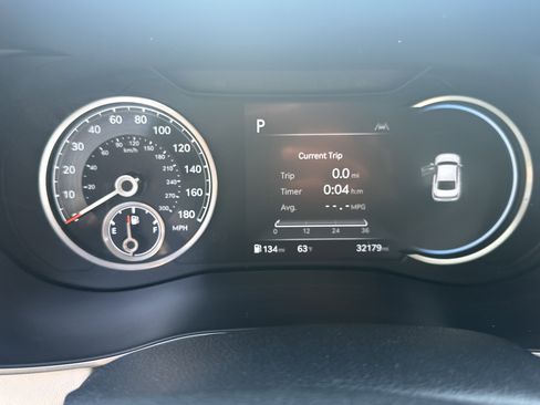 Used 2025 Genesis G70 2.5T image 26