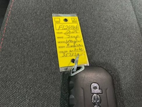 Used 2025 Jeep Wrangler Unlimited Rubicon AWD/4WD image 16