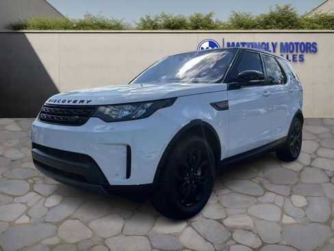 Used 2018 Land Rover Discovery SE image 6