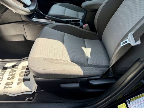 Used 2018 Toyota Corolla LE FWD image 29