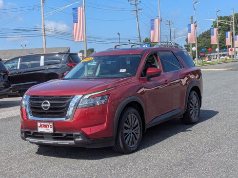 Used 2023 Nissan Pathfinder SL w/ SL Premium Package AWD/4WD image 4