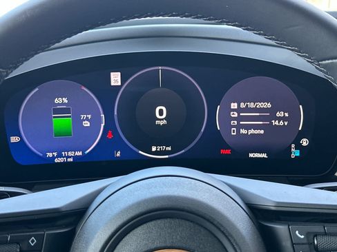 Certified 2025 Porsche Macan Electric RWD image 29