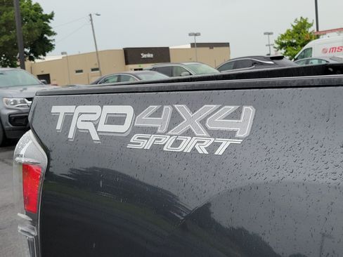 Used 2022 Toyota Tacoma TRD Sport AWD/4WD image 7