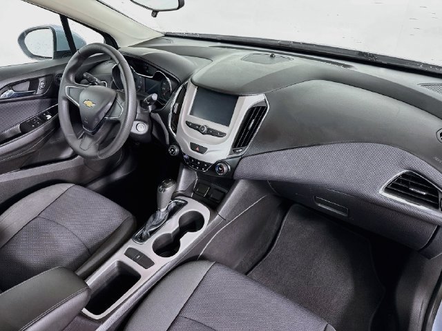 Used 2017 Chevrolet Cruze LS FWD image 28