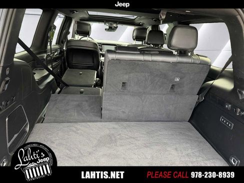 Used 2022 Jeep Wagoneer Series III w/ Premium Group I image 17