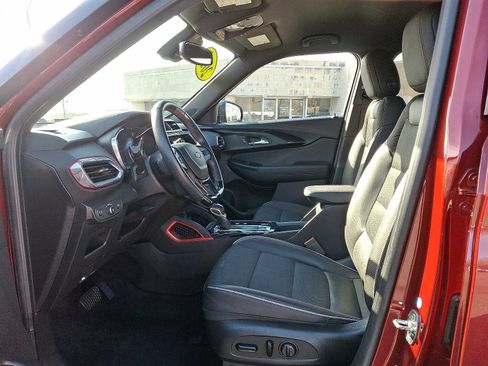Used 2022 Chevrolet TrailBlazer RS w/ Technology Package image 13