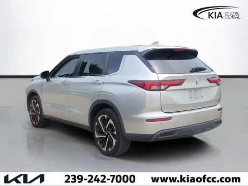 Used 2022 Mitsubishi Outlander ES FWD image 4