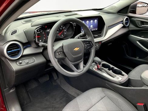 Used 2025 Chevrolet Trax LS image 19