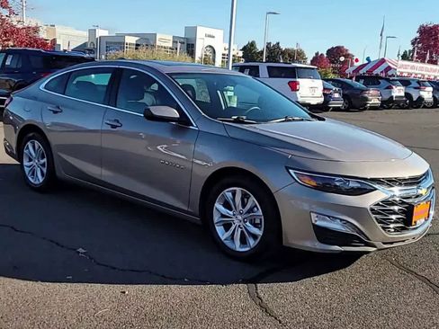 Used 2024 Chevrolet Malibu LT image 2