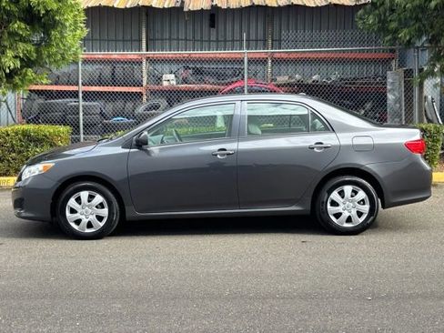 Used 2010 Toyota Corolla LE image 4