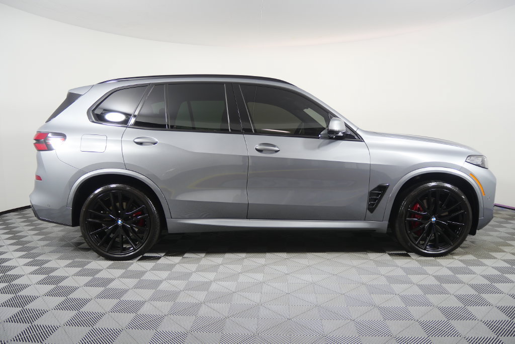 Certified 2024 BMW X5 xDrive40i w/ M Sport Package AWD/4WD image 3