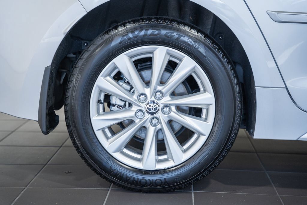 Used 2025 Toyota Corolla LE w/ LE Premium Package FWD image 13