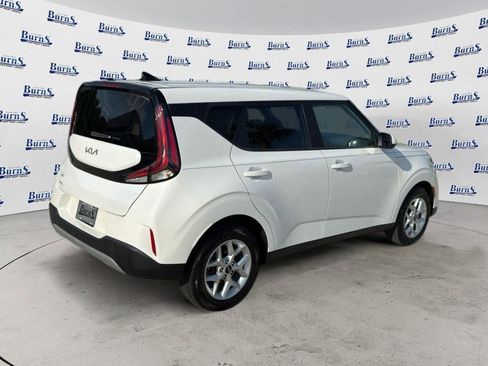 Used 2024 Kia Soul LX w/ Option Group 015 FWD image 7