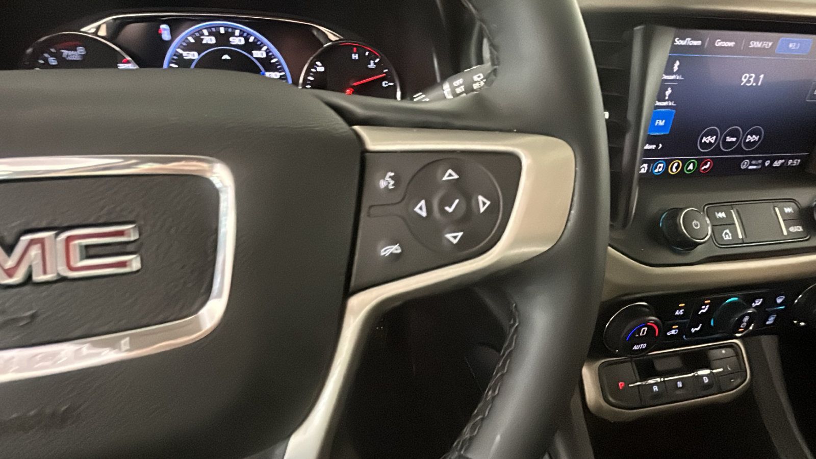 Used 2023 GMC Acadia Denali w/ Denali Technology Package AWD/4WD image 21