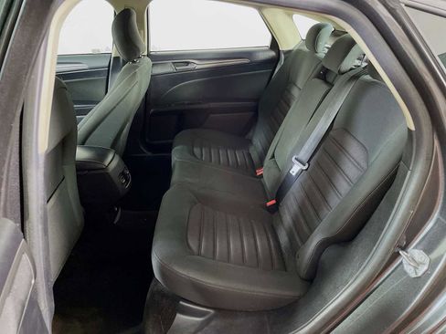 Used 2018 Ford Fusion SE w/ Fusion SE Technology Package FWD image 22