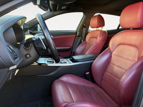 Used 2018 Kia Stinger GT2 image 2
