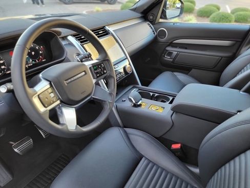 Used 2024 Land Rover Discovery Dynamic SE image 25