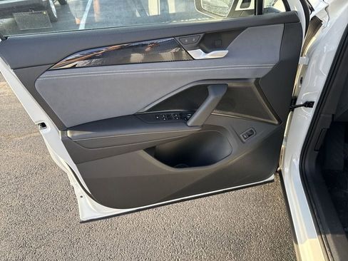 New 2026 Volkswagen Tiguan SE AWD/4WD image 23