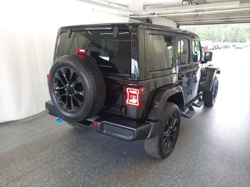 Used 2024 Jeep Wrangler Unlimited Sahara w/ Safety Group AWD/4WD image 9