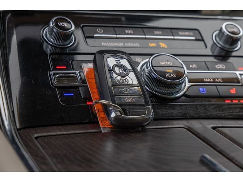 Used 2020 Lincoln Navigator Reserve image 30