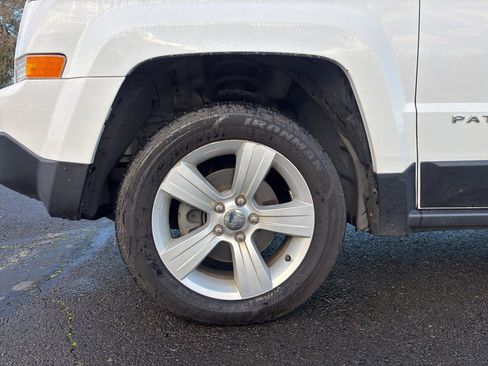 Used 2014 Jeep Patriot Latitude w/ Sun/Sound Group image 6