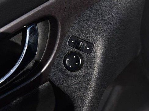 Used 2015 Nissan Rogue SV w/ SV Family Package image 10